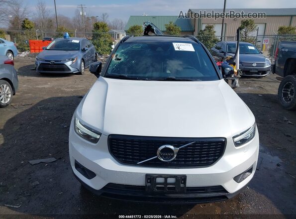YV4162UM6M2539824 2021 VOLVO XC40 White 