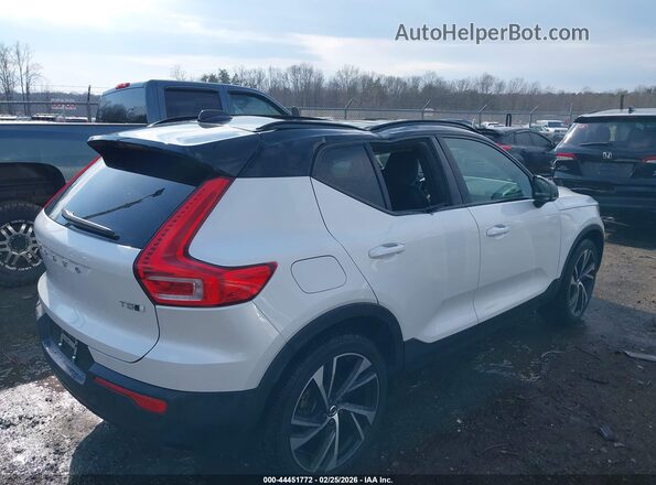 YV4162UM6M2539824 2021 VOLVO XC40 White 