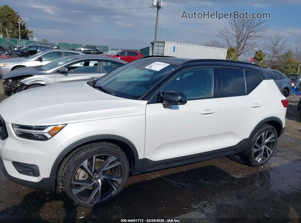 YV4162UM6M2539824 2021 VOLVO XC40 White 