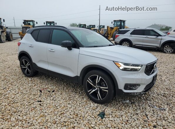 YV4162UM6M2595553 2021 VOLVO XC40 White Przód prawy