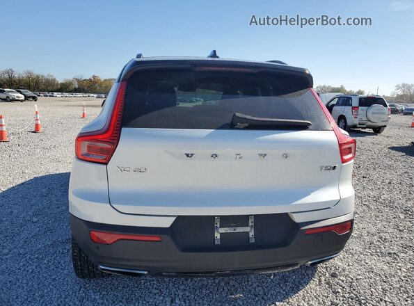 YV4162UM7L2183690 2020 VOLVO XC40 White Вид ззаду