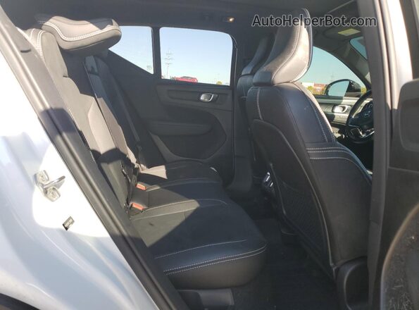 YV4162UM7L2183690 2020 VOLVO XC40 White Вид задніх сидінь