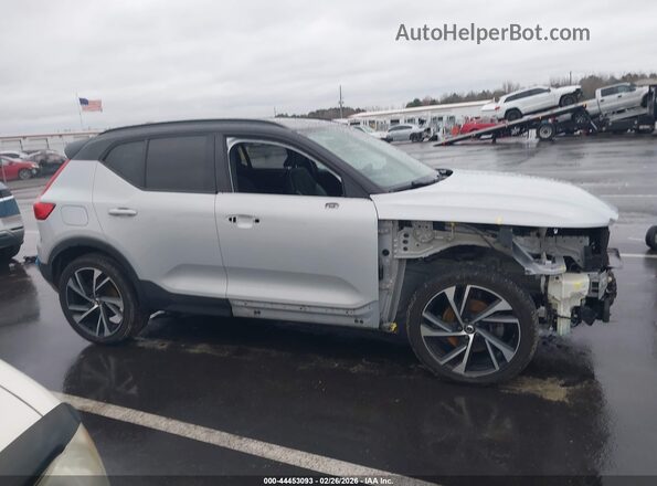 YV4162UM7L2234301 2020 VOLVO XC40 Gray Սալոնի 360 աստիճան տեսք
