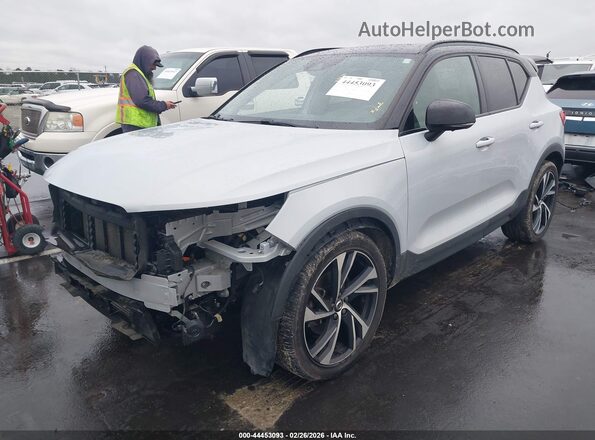 YV4162UM7L2234301 2020 VOLVO XC40 Gray Առջևի ձախ երեք քառորդ տեսարան