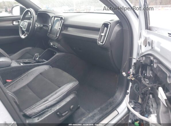 YV4162UM7L2234301 2020 VOLVO XC40 Gray Սալոնի դիմացի տեսք