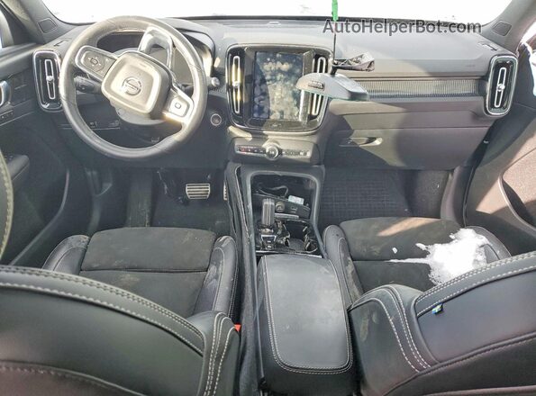 YV4162UM8M2441071 2021 VOLVO XC40 Black Widok deski rozdzielczej