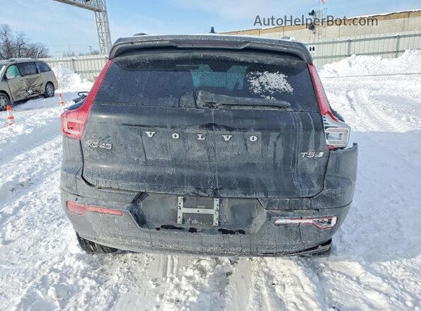 YV4162UM8M2441071 2021 VOLVO XC40 Black Widok z tyłu