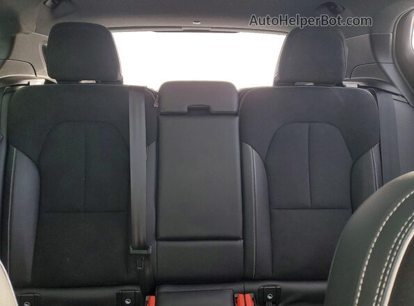 YV4162UM8M2441071 2021 VOLVO XC40 Black Widok tylnych siedzeń