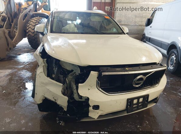 YV4162XZ6K2010524 2019 VOLVO XC40 Белый Вид спереди