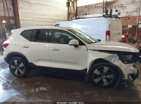 YV4162XZ6K2010524 2019 VOLVO XC40 Белый Вид задней части салона