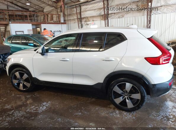 YV4162XZ6K2010524 2019 VOLVO XC40 Белый Панорамный вид салона 360°