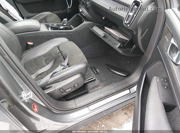 YV4162XZ9K2003874 2019 VOLVO XC40 Gray 