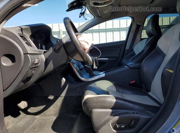 YV440MWK2J2058356 2018 VOLVO V60 Синий Вид салона спереди