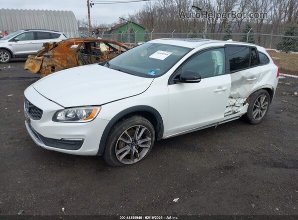 YV440MWK5J2057699 2018 VOLVO V60 CROSS COUNTRY White Առջևի ձախ երեք քառորդ տեսարան