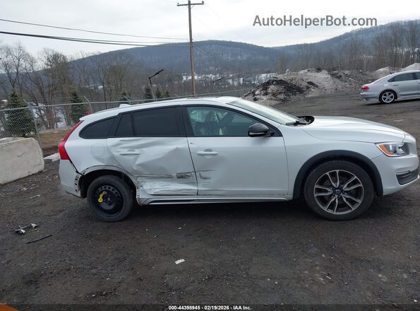 YV440MWK5J2057699 2018 VOLVO V60 CROSS COUNTRY White Սալոնի 360 աստիճան տեսք