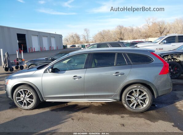YV440MWKXH1040235 2017 VOLVO V60 CROSS COUNTRY Silver 360 interior view