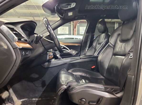 YV4A22PL0J1364339 2018 VOLVO XC90 Silver Սալոնի դիմացի տեսք