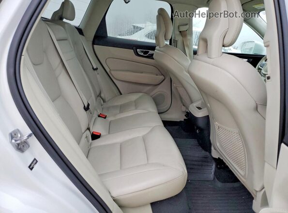 YV4A22RKXJ1010994 2018 VOLVO XC60 White Widok wnętrza z tyłu