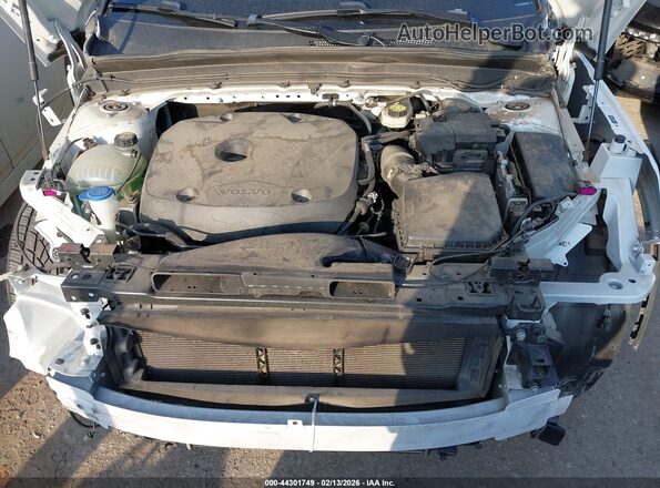 YV4AC2HM2N2642873 2022 VOLVO XC40 White Հետևի տեսք
