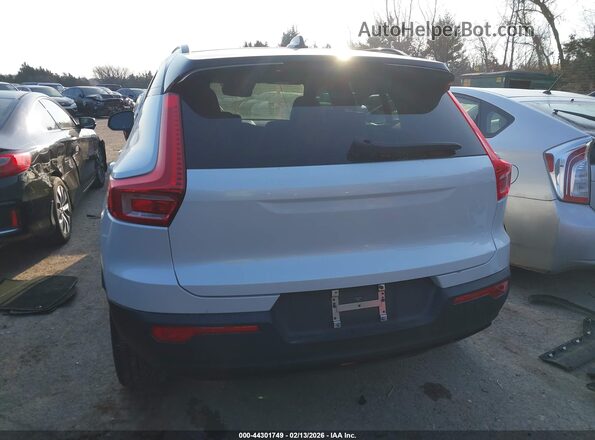 YV4AC2HM2N2642873 2022 VOLVO XC40 White 