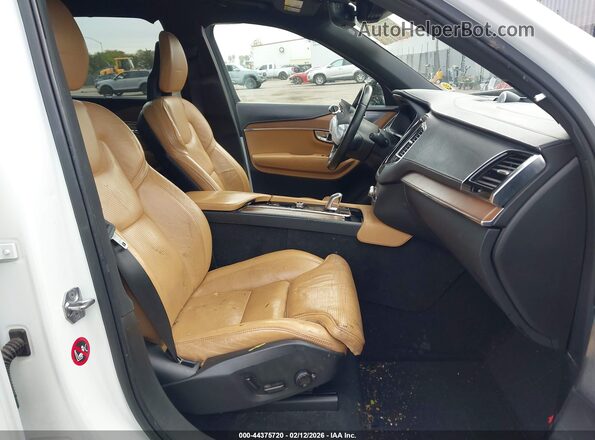 YV4BC0PL3H1119910 2017 VOLVO XC90 HYBRID White Front interior view