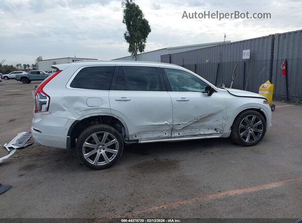 YV4BC0PL3H1119910 2017 VOLVO XC90 HYBRID White Rear interior view