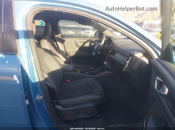 YV4ED3GL6P2065331 2023 VOLVO C40 RECHARGE PURE ELECTRIC Blue Widok wnętrza z przodu
