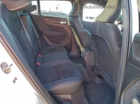 YV4ED3GL7P2055018 2023 VOLVO C40 White უკანა სალონის ხედი