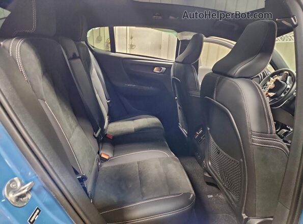 YV4ED3GM2P2047563 2023 VOLVO C40 Blue Vista interior trasera
