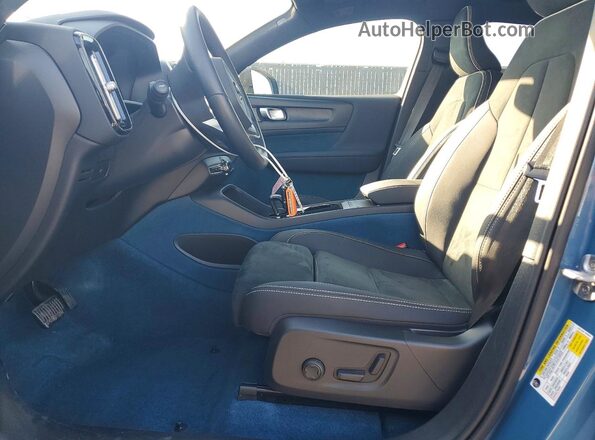 YV4ED3GM5P2029364 2023 VOLVO C40 Синий Вид салона спереди