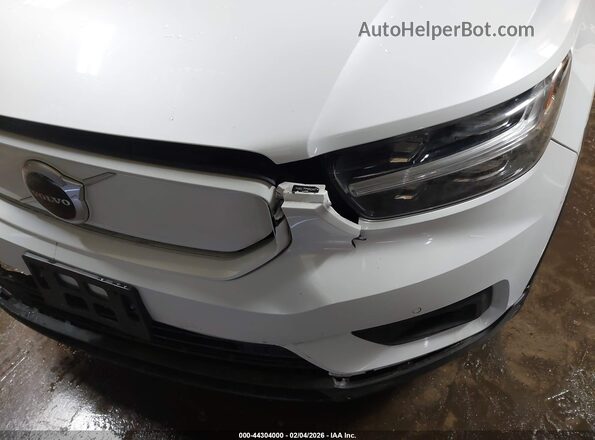YV4ED3UR0M2553467 2021 VOLVO XC40 RECHARGE PURE ELECTRIC White Front view
