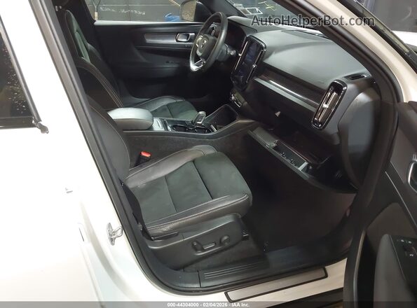 YV4ED3UR0M2553467 2021 VOLVO XC40 RECHARGE PURE ELECTRIC White Front interior view