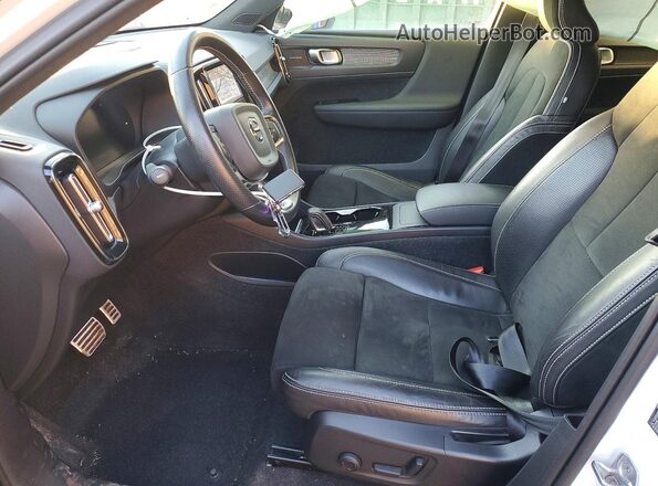 YV4ED3UR3M2604489 2021 VOLVO XC40 White Vista interior delantera
