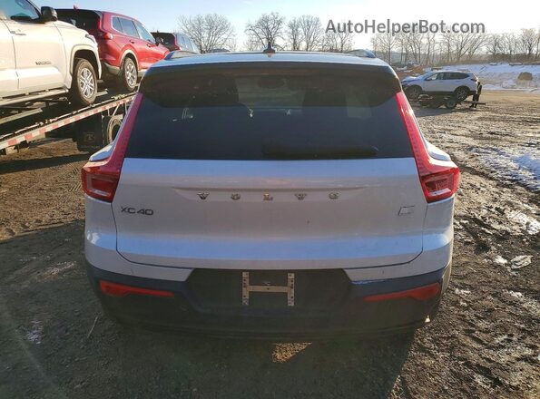YV4ED3UR3M2604489 2021 VOLVO XC40 White Vista trasera