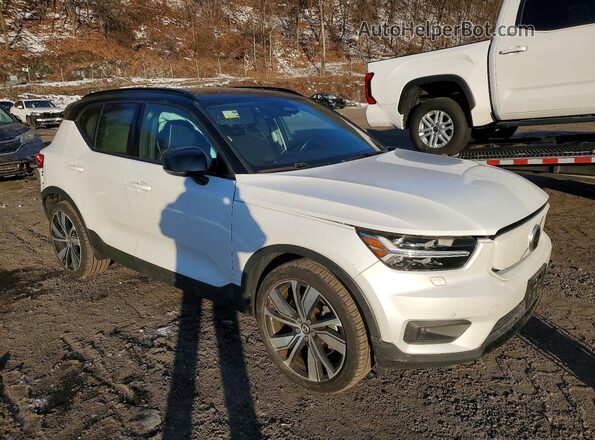 YV4ED3UR3M2604489 2021 VOLVO XC40 White Delantero derecho