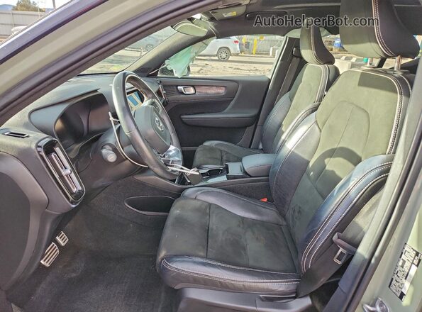 YV4ED3UR5M2577893 2021 VOLVO XC40 Зеленый Вид салона спереди