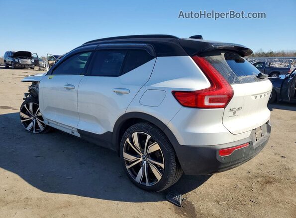 YV4ED3UR8M2549621 2021 VOLVO XC40 White 