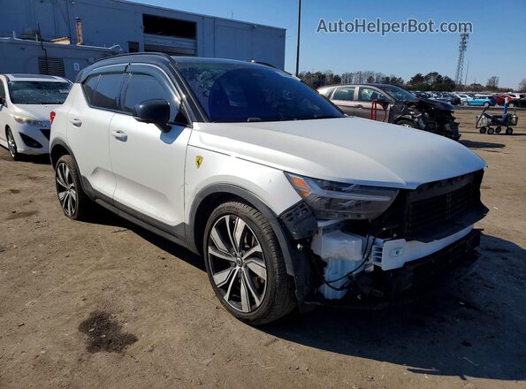 YV4ED3UR8M2549621 2021 VOLVO XC40 White 