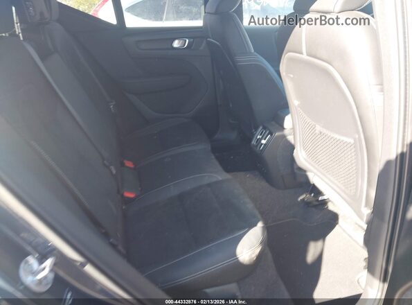 YV4ED3UR8N2708932 2022 VOLVO XC40 RECHARGE PURE ELECTRIC Black Widok naklejki z numerem VIN