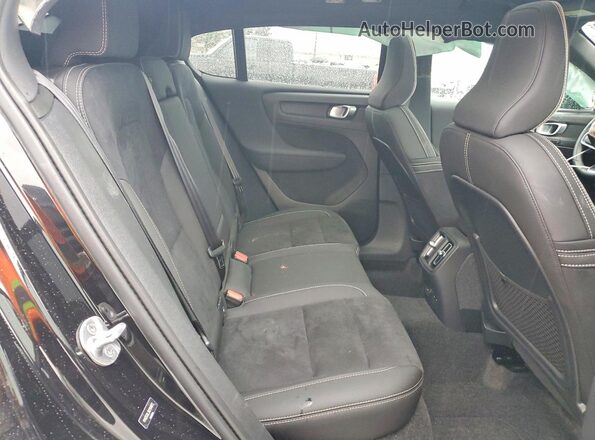 YV4ER3GL2R2104873 2024 VOLVO C40 Black Vista interior trasera