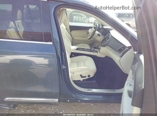 YV4H60CE4R1170181 2024 VOLVO XC90 RECHARGE PLUG-IN HYBRID Dark Blue Вид салону спереду