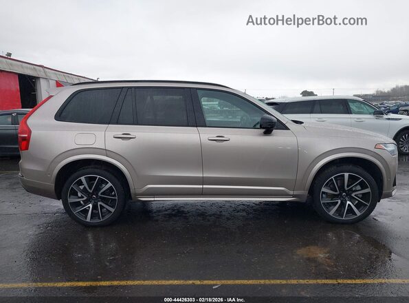 YV4H60CW2P1995982 2023 VOLVO XC90 RECHARGE PLUG-IN HYBRID Champagne Вид задньої частини салону