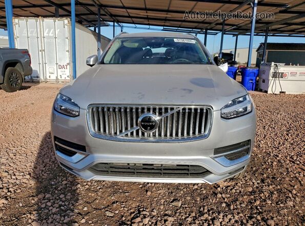 YV4H60CZ9N1854298 2022 VOLVO XC90 Серебряный Вид спереди