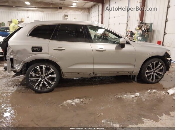 YV4H60DA7P1331776 2023 VOLVO XC60 RECHARGE PLUG-IN HYBRID Серебряный Вид задней части салона