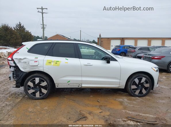 YV4H60DL0R1781810 2024 VOLVO XC60 RECHARGE PLUG-IN HYBRID White Widok wnętrza z tyłu