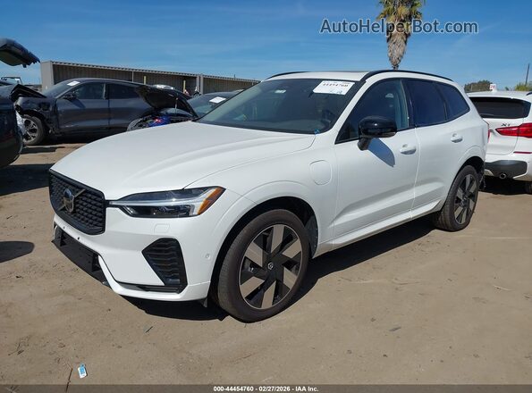 YV4H60DL1R1933867 2024 VOLVO XC60 RECHARGE PLUG-IN HYBRID White Передня ліва чверть