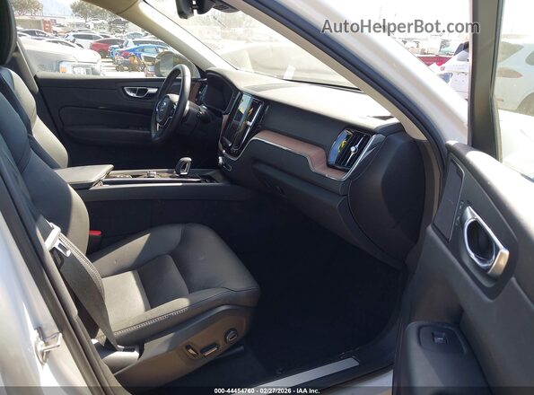 YV4H60DL1R1933867 2024 VOLVO XC60 RECHARGE PLUG-IN HYBRID White Вид салону спереду