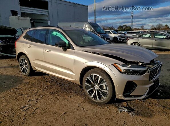 YV4H60DW3P1385460 2023 VOLVO XC60 Silver Front right