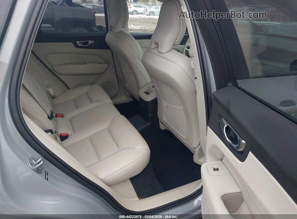 YV4H60RM7S1138667 2025 VOLVO XC60 PLUG-IN HYBRID Gray Widok naklejki z numerem VIN