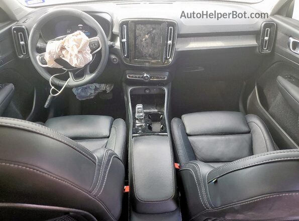 YV4K92HW5P2921404 2023 VOLVO XC40 White წინა პანელის ხედი